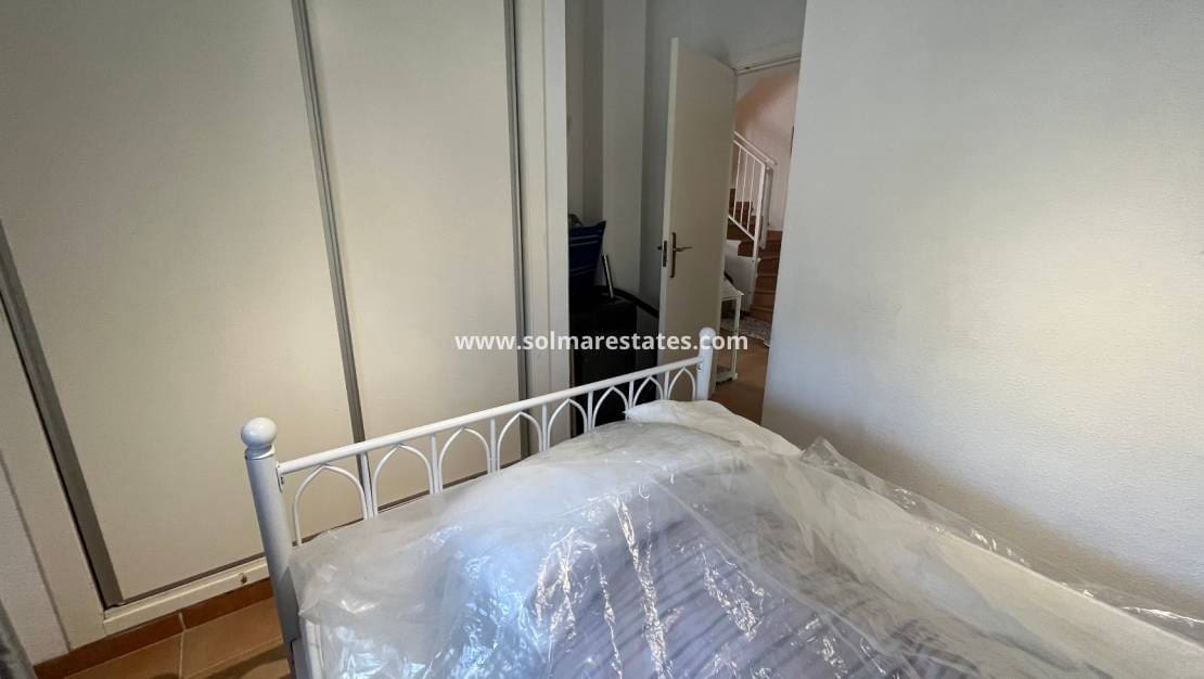 3 bedroom Townhouse for sale in Villamartin with pool - € 175,000 (Ref: 9449747)