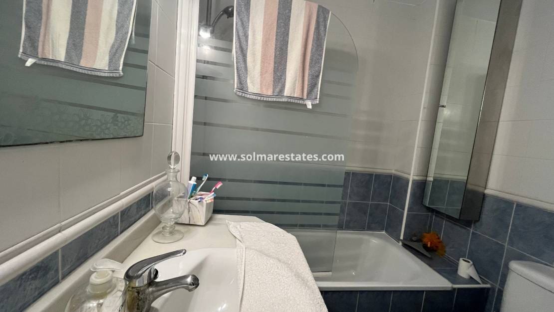 3 bedroom Townhouse for sale in Villamartin with pool - € 175,000 (Ref: 9449747)