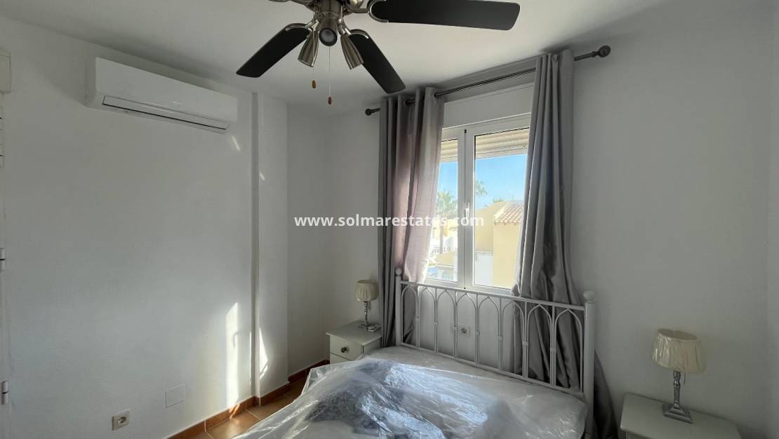 3 bedroom Townhouse for sale in Villamartin with pool - € 175,000 (Ref: 9449747)