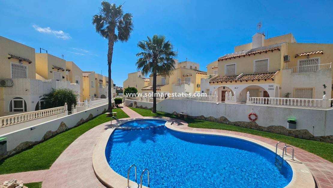 3 bedroom Townhouse for sale in Villamartin with pool - € 175,000 (Ref: 9449747)