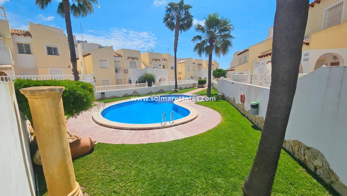 3 bedroom Townhouse for sale in Villamartin with pool - € 175,000 (Ref: 9449747)