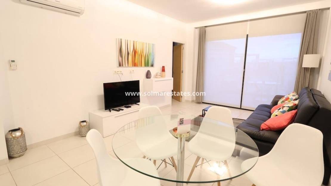 2 slaapkamer Appartement te koop in La Zenia met zwembad - € 279.500 (Ref: 9451503)