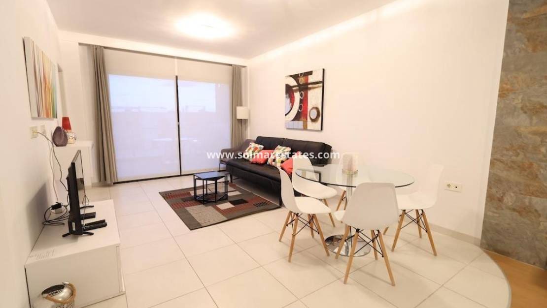 2 slaapkamer Appartement te koop in La Zenia met zwembad - € 279.500 (Ref: 9451503)