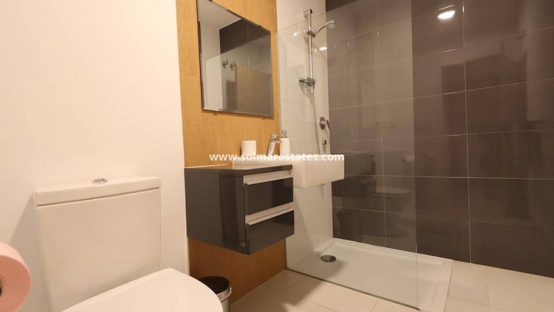 2 Zimmer Apartment zu verkaufen in La Zenia mit Pool - 279.500 € (Ref: 9451503)