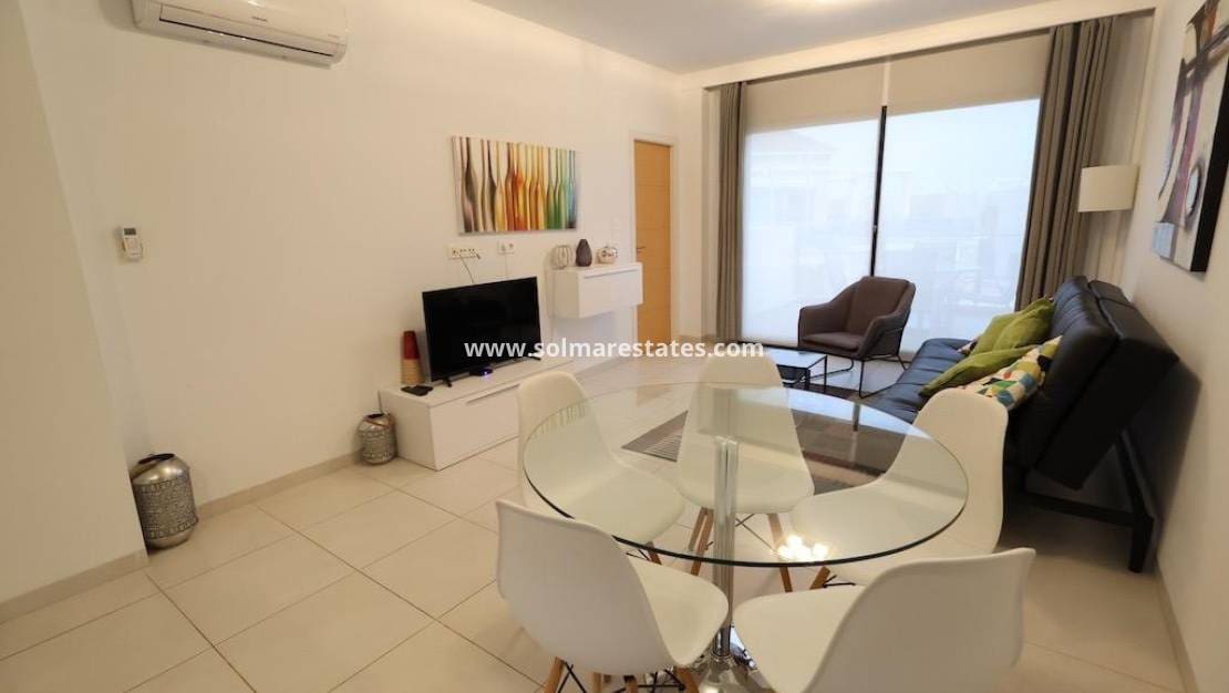 2 Zimmer Apartment zu verkaufen in La Zenia mit Pool - 279.500 € (Ref: 9451503)