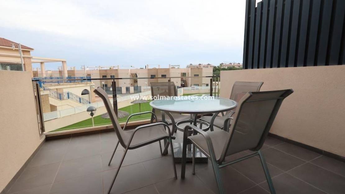 2 Zimmer Apartment zu verkaufen in La Zenia mit Pool - 279.500 € (Ref: 9451503)