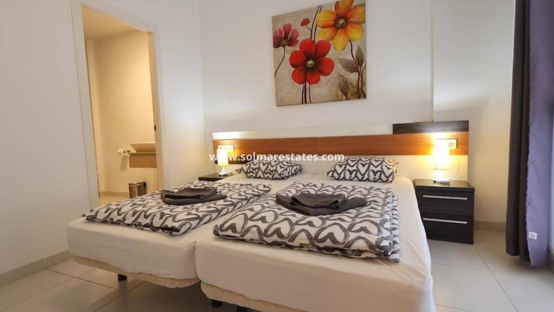 2 Zimmer Apartment zu verkaufen in La Zenia mit Pool - 279.500 € (Ref: 9451503)