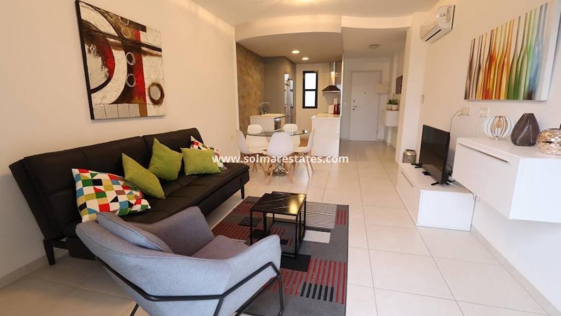 2 Zimmer Apartment zu verkaufen in La Zenia mit Pool - 279.500 € (Ref: 9451503)