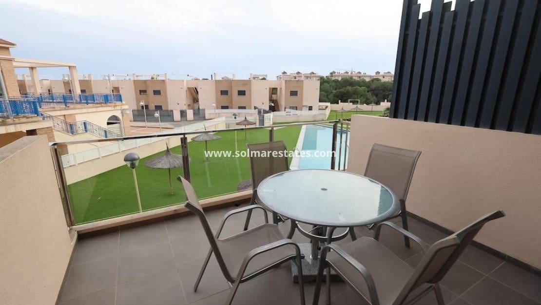 2 Zimmer Apartment zu verkaufen in La Zenia mit Pool - 279.500 € (Ref: 9451503)