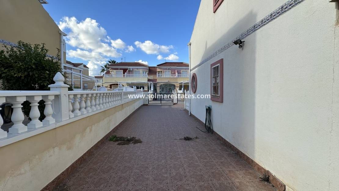 2 bedroom Semi-detached Villa for sale in Cabo Roig with pool - € 160,000 (Ref: 9451505)