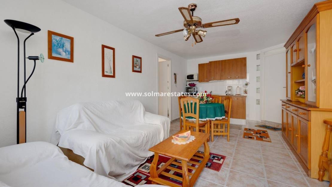 4 sypialnia Willa na sprzedaż w Playa Flamenca z basenem - 315 000 € (Ref: 9459469)