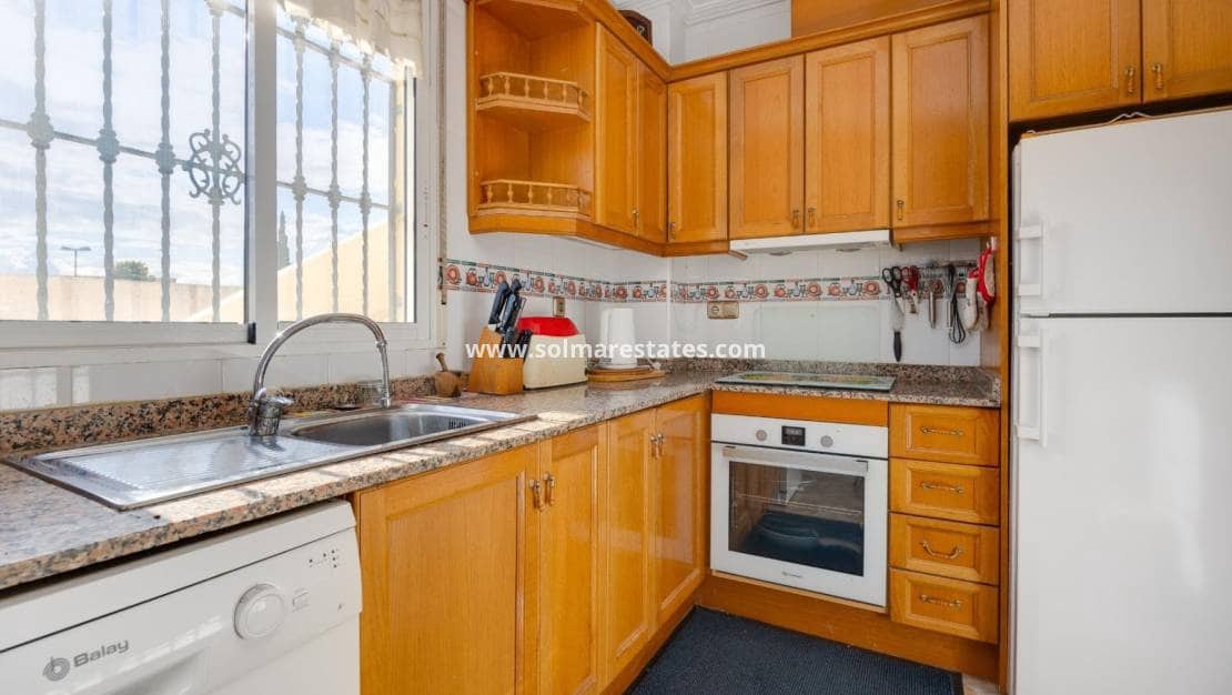 4 sypialnia Willa na sprzedaż w Playa Flamenca z basenem - 315 000 € (Ref: 9459469)