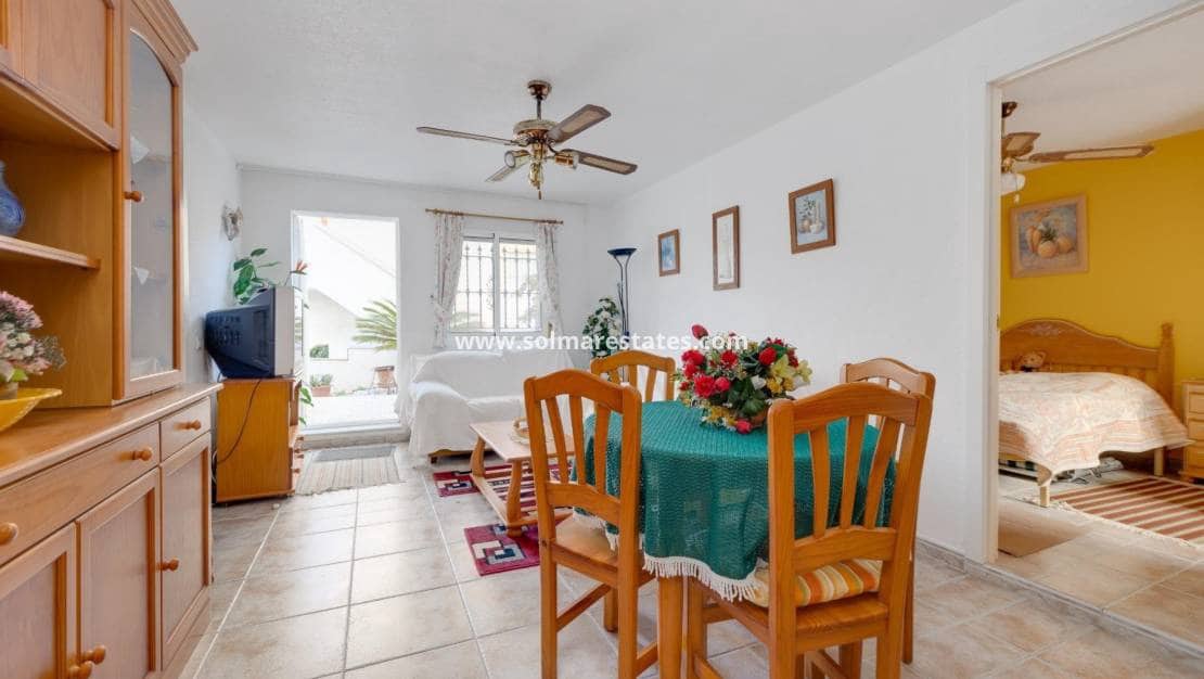 4 sypialnia Willa na sprzedaż w Playa Flamenca z basenem - 315 000 € (Ref: 9459469)