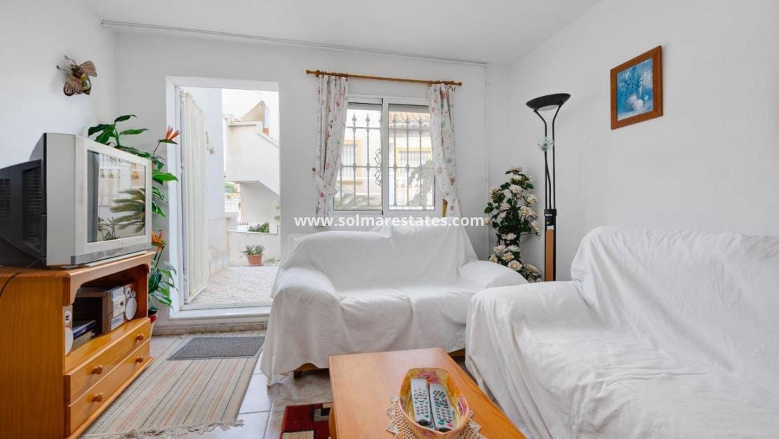 4 sypialnia Willa na sprzedaż w Playa Flamenca z basenem - 315 000 € (Ref: 9459469)