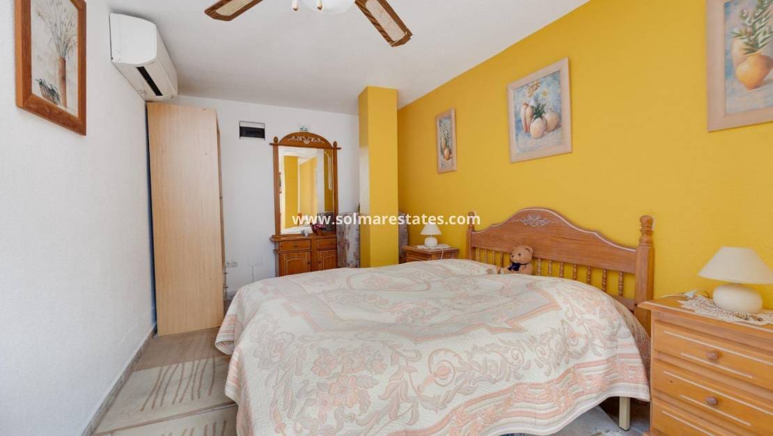 4 sypialnia Willa na sprzedaż w Playa Flamenca z basenem - 315 000 € (Ref: 9459469)