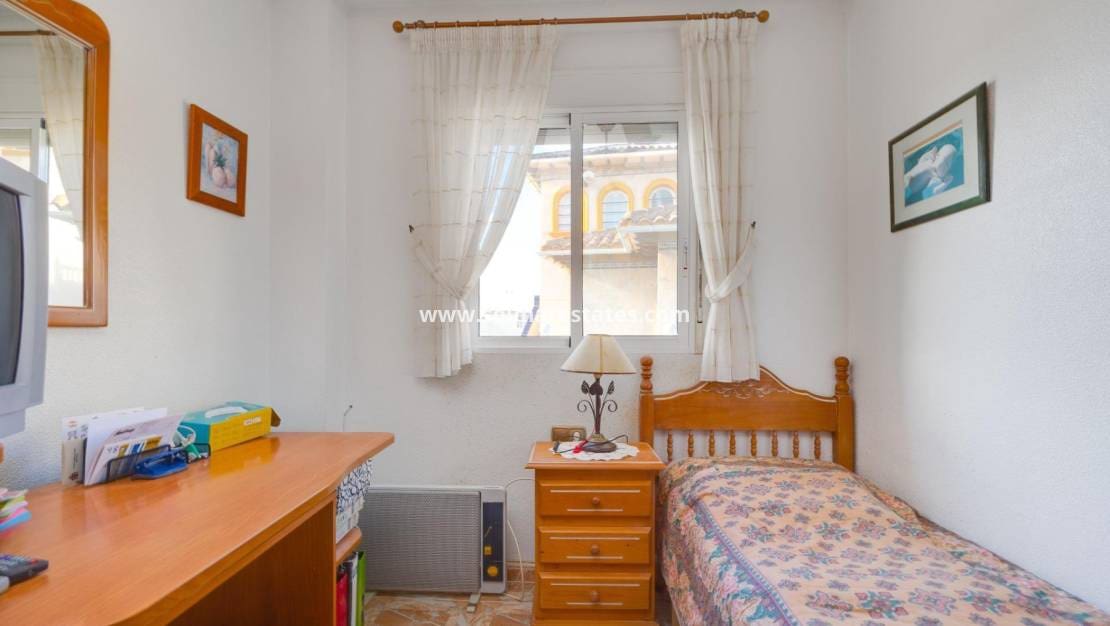 4 sypialnia Willa na sprzedaż w Playa Flamenca z basenem - 315 000 € (Ref: 9459469)