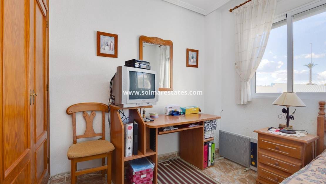 4 sypialnia Willa na sprzedaż w Playa Flamenca z basenem - 315 000 € (Ref: 9459469)