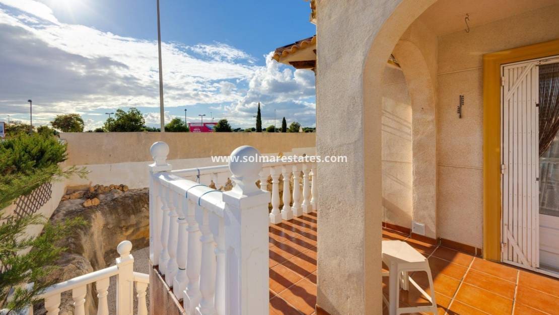 4 sypialnia Willa na sprzedaż w Playa Flamenca z basenem - 315 000 € (Ref: 9459469)