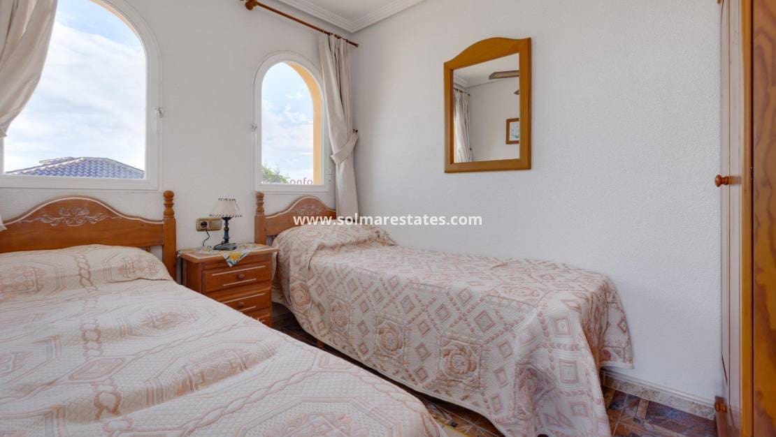 4 sypialnia Willa na sprzedaż w Playa Flamenca z basenem - 315 000 € (Ref: 9459469)