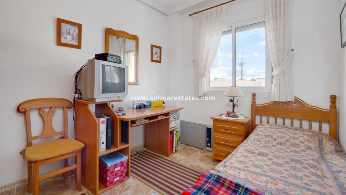 4 sypialnia Willa na sprzedaż w Playa Flamenca z basenem - 315 000 € (Ref: 9459469)