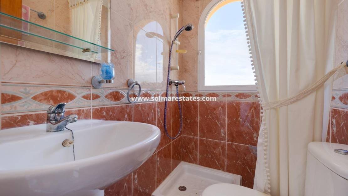 4 sypialnia Willa na sprzedaż w Playa Flamenca z basenem - 315 000 € (Ref: 9459469)