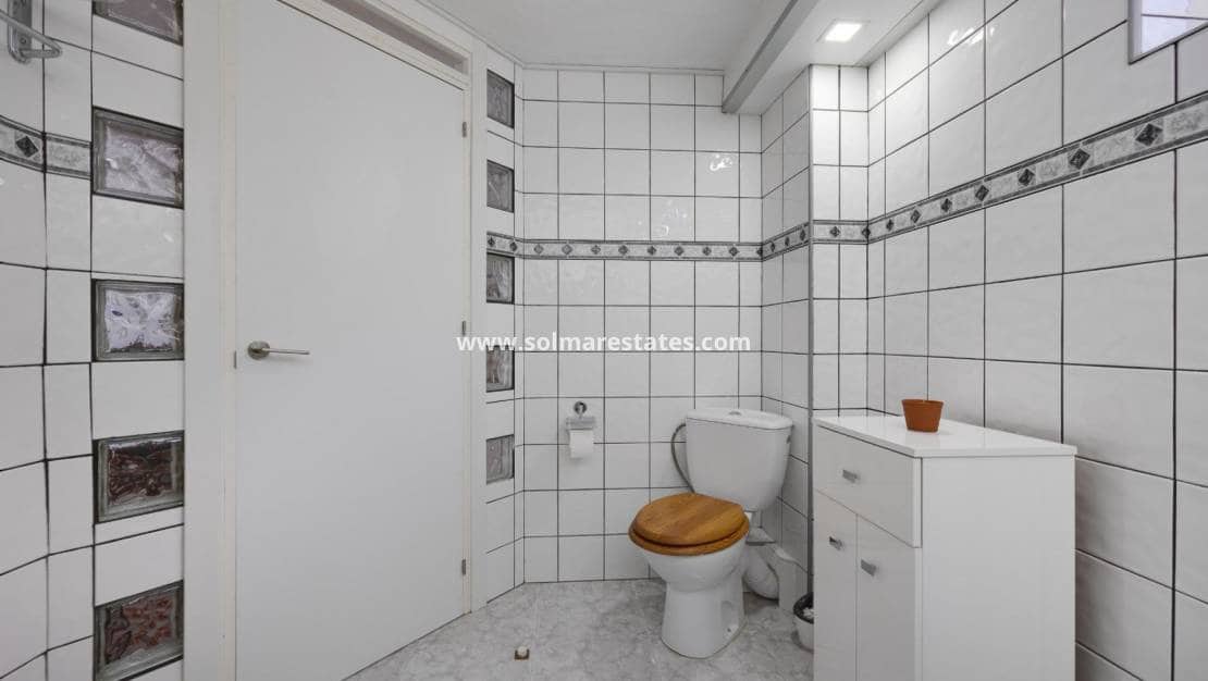 4 sypialnia Willa na sprzedaż w Playa Flamenca z basenem - 315 000 € (Ref: 9459469)