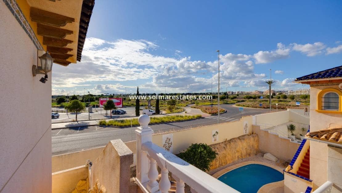 4 sypialnia Willa na sprzedaż w Playa Flamenca z basenem - 315 000 € (Ref: 9459469)