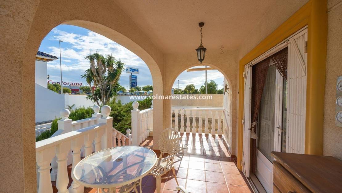 4 sypialnia Willa na sprzedaż w Playa Flamenca z basenem - 315 000 € (Ref: 9459469)