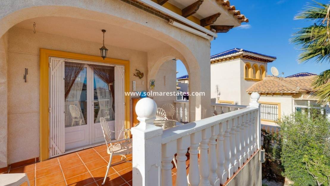 4 sypialnia Willa na sprzedaż w Playa Flamenca z basenem - 315 000 € (Ref: 9459469)