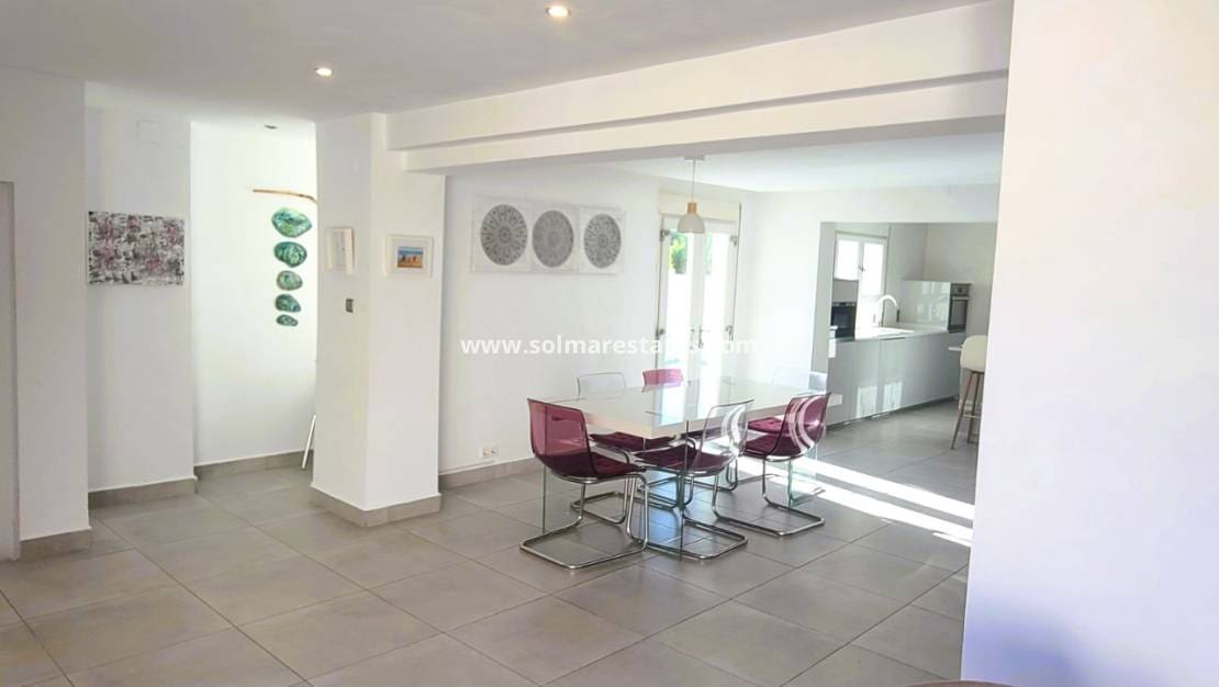 Chalet de 4 habitaciones en Los Balcones en venta con piscina - 535.000 € (Ref: 9462672)