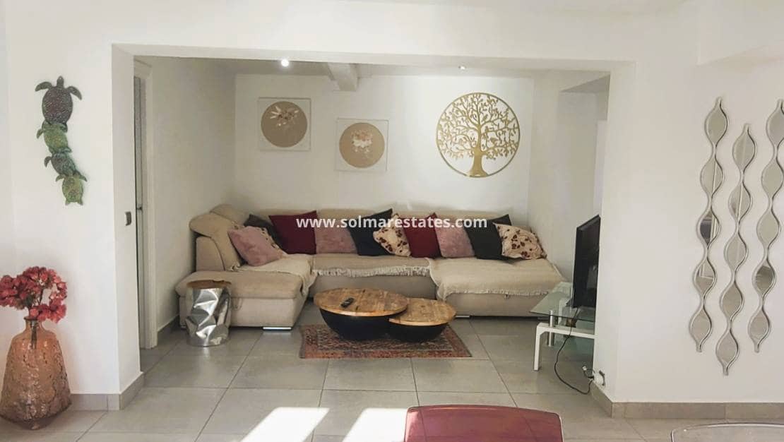 Chalet de 4 habitaciones en Los Balcones en venta con piscina - 535.000 € (Ref: 9462672)