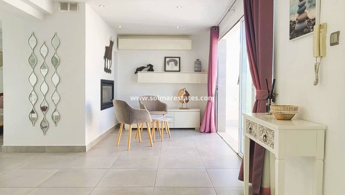 Chalet de 4 habitaciones en Los Balcones en venta con piscina - 535.000 € (Ref: 9462672)