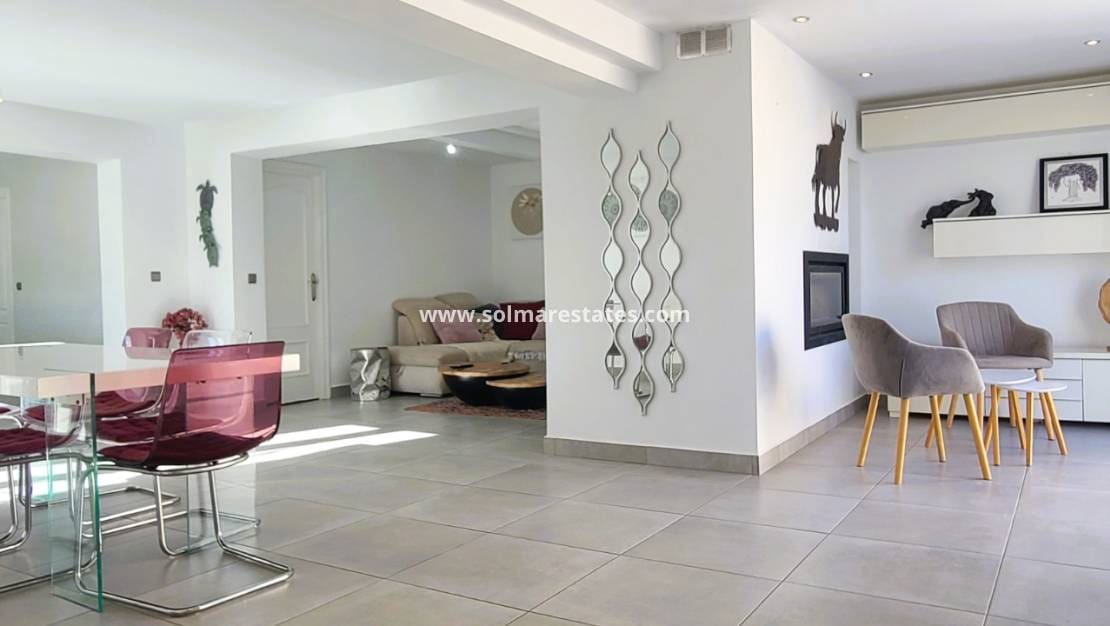 Chalet de 4 habitaciones en Los Balcones en venta con piscina - 535.000 € (Ref: 9462672)