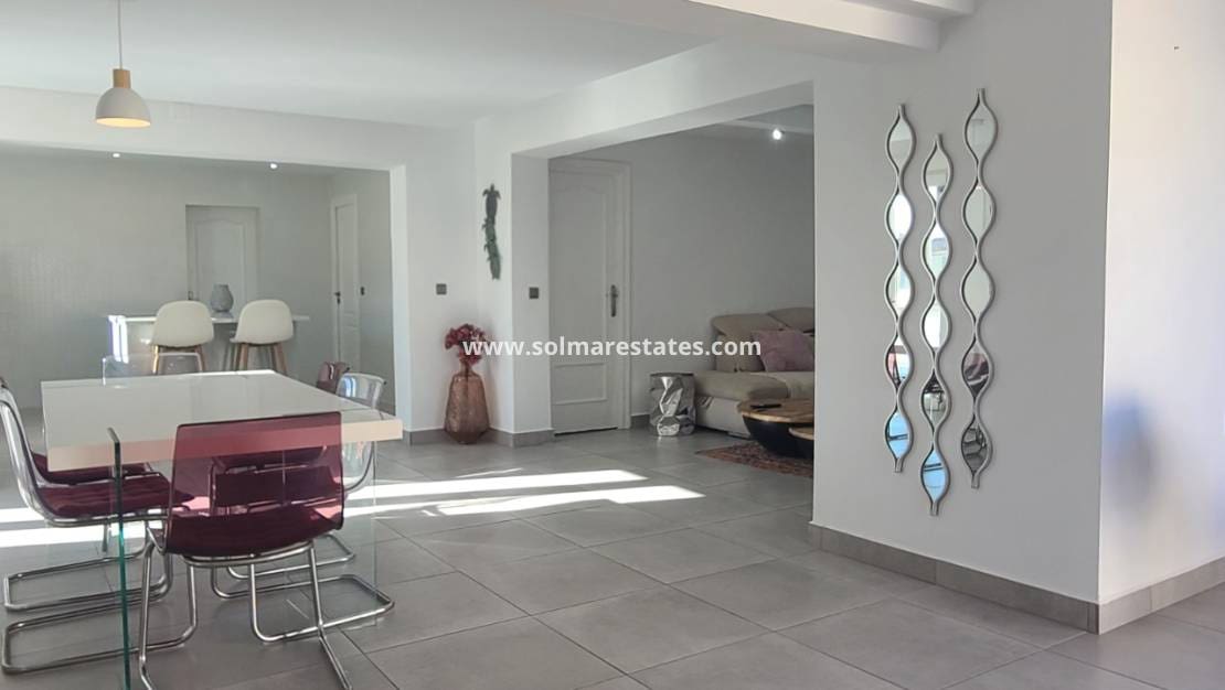 Chalet de 4 habitaciones en Los Balcones en venta con piscina - 535.000 € (Ref: 9462672)