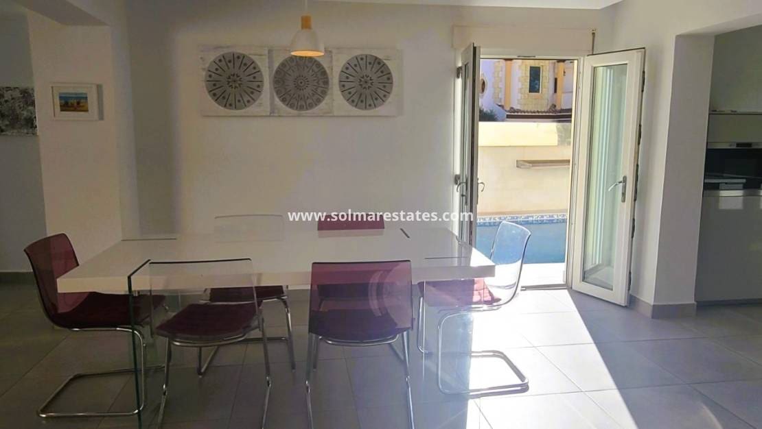 Chalet de 4 habitaciones en Los Balcones en venta con piscina - 535.000 € (Ref: 9462672)