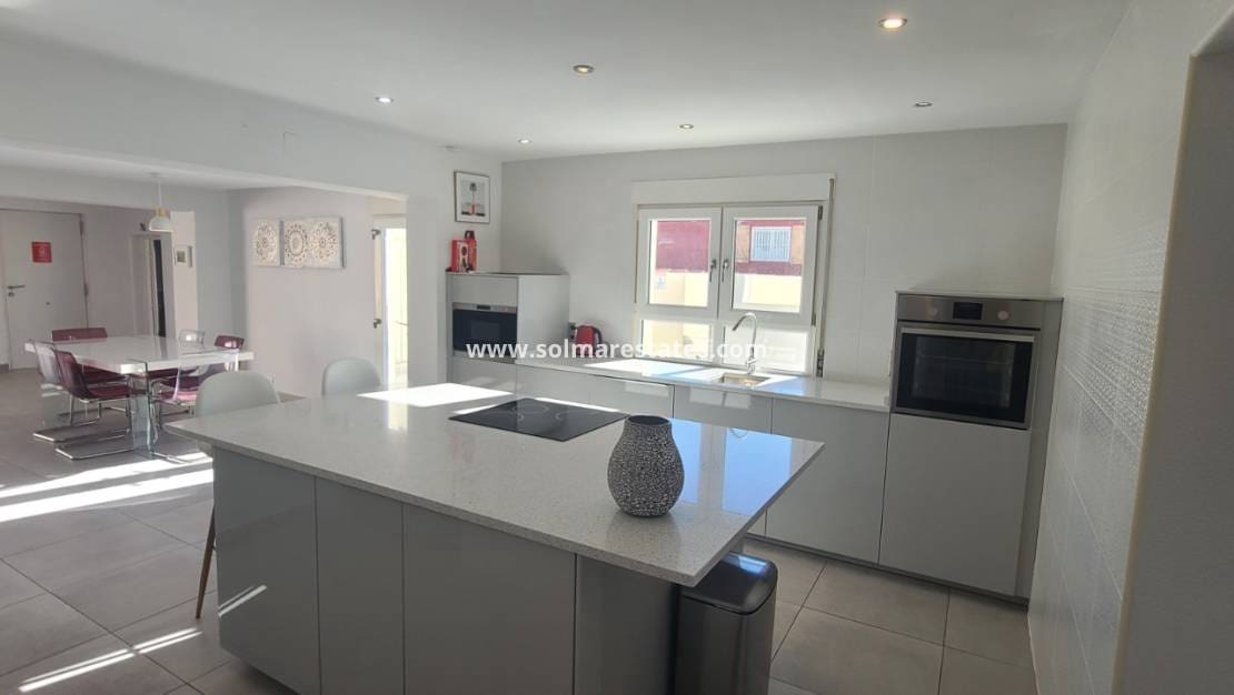 Chalet de 4 habitaciones en Los Balcones en venta con piscina - 535.000 € (Ref: 9462672)