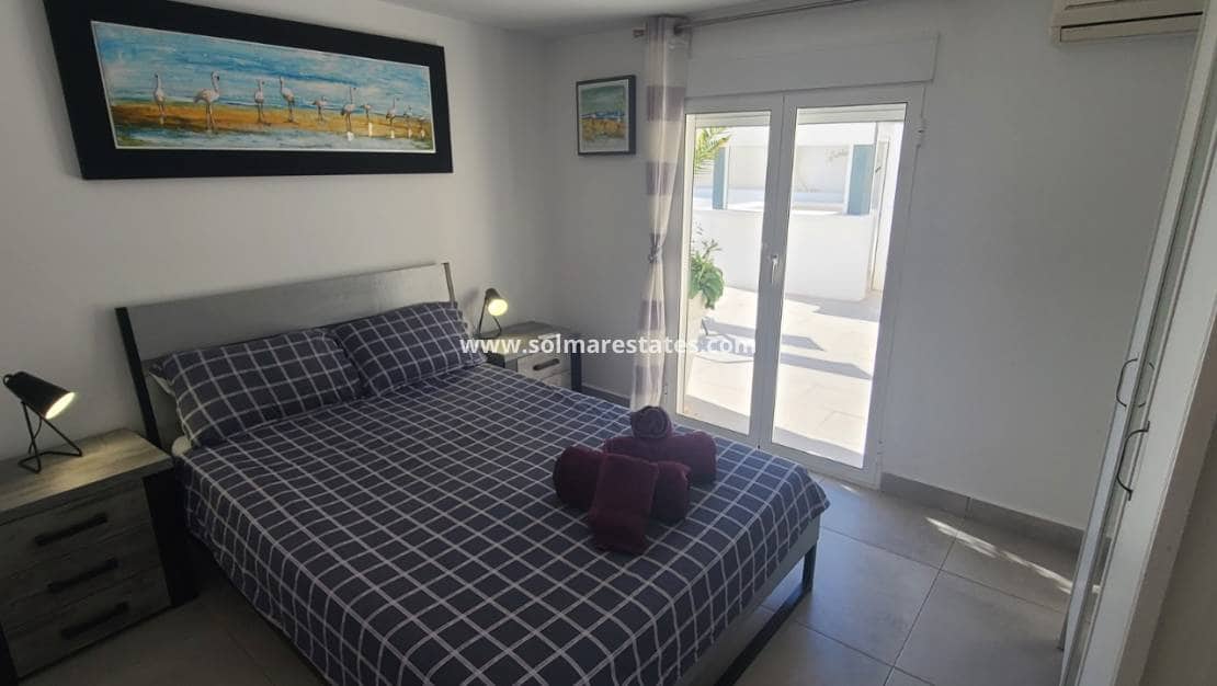 Chalet de 4 habitaciones en Los Balcones en venta con piscina - 535.000 € (Ref: 9462672)