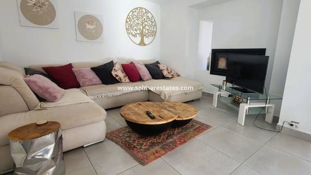 Chalet de 4 habitaciones en Los Balcones en venta con piscina - 535.000 € (Ref: 9462672)