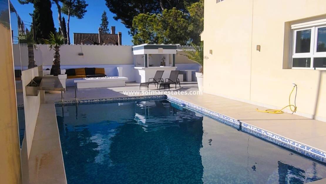 Chalet de 4 habitaciones en Los Balcones en venta con piscina - 535.000 € (Ref: 9462672)