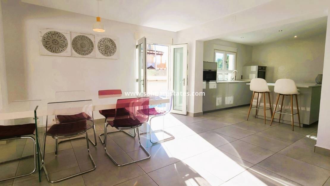 Chalet de 4 habitaciones en Los Balcones en venta con piscina - 535.000 € (Ref: 9462672)