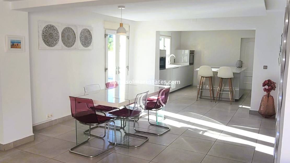 Chalet de 4 habitaciones en Los Balcones en venta con piscina - 535.000 € (Ref: 9462672)