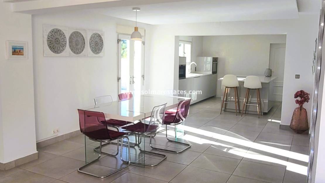 Chalet de 4 habitaciones en Los Balcones en venta con piscina - 535.000 € (Ref: 9462672)