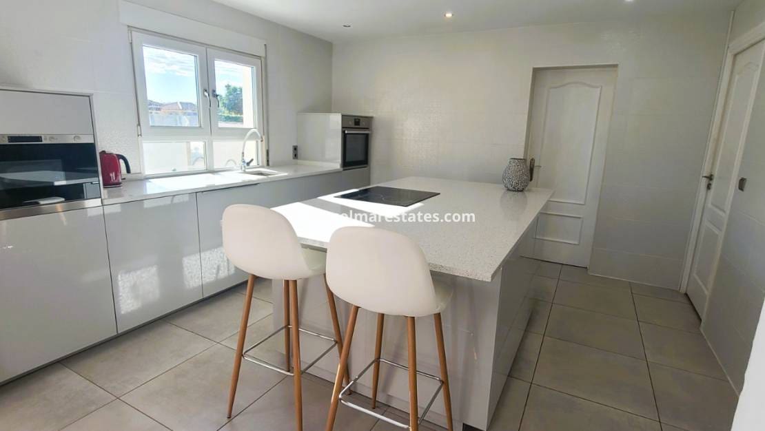 Chalet de 4 habitaciones en Los Balcones en venta con piscina - 535.000 € (Ref: 9462672)