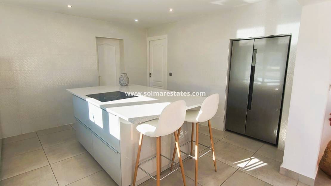 Chalet de 4 habitaciones en Los Balcones en venta con piscina - 535.000 € (Ref: 9462672)