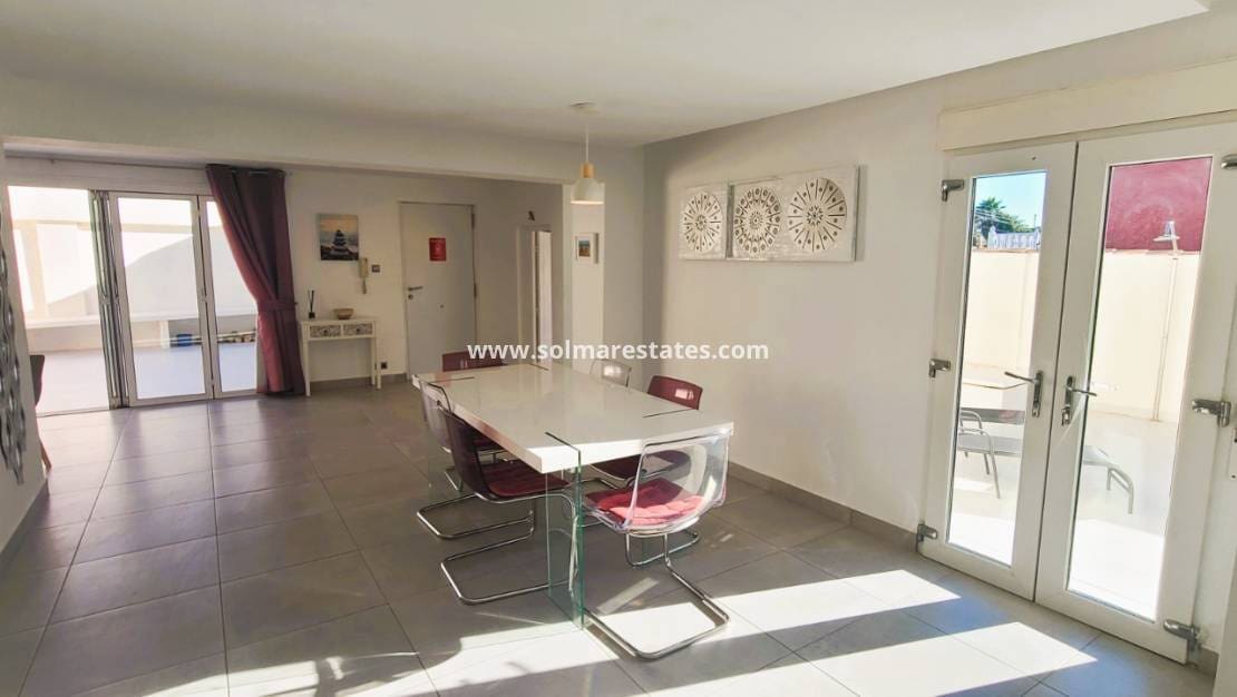 Chalet de 4 habitaciones en Los Balcones en venta con piscina - 535.000 € (Ref: 9462672)