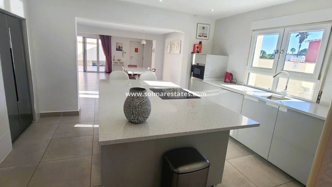 Chalet de 4 habitaciones en Los Balcones en venta con piscina - 535.000 € (Ref: 9462672)