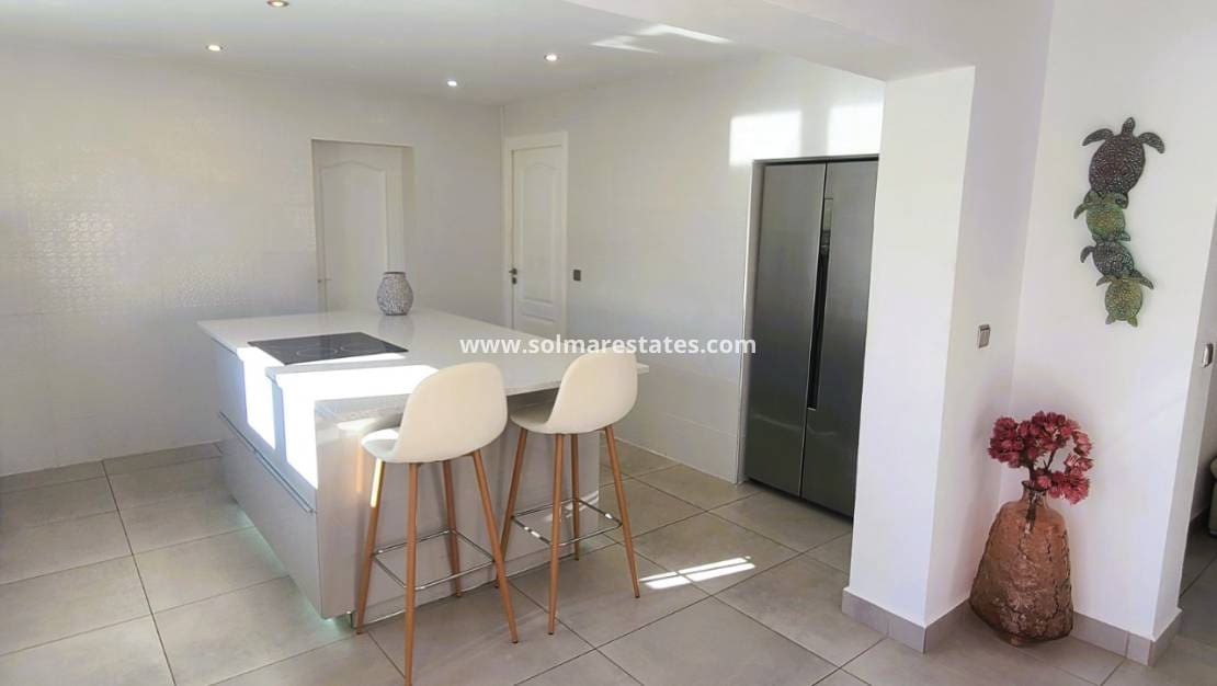 Chalet de 4 habitaciones en Los Balcones en venta con piscina - 535.000 € (Ref: 9462672)