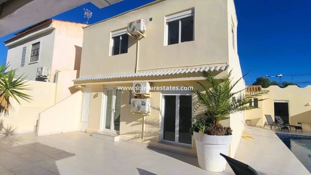 Chalet de 4 habitaciones en Los Balcones en venta con piscina - 535.000 € (Ref: 9462672)