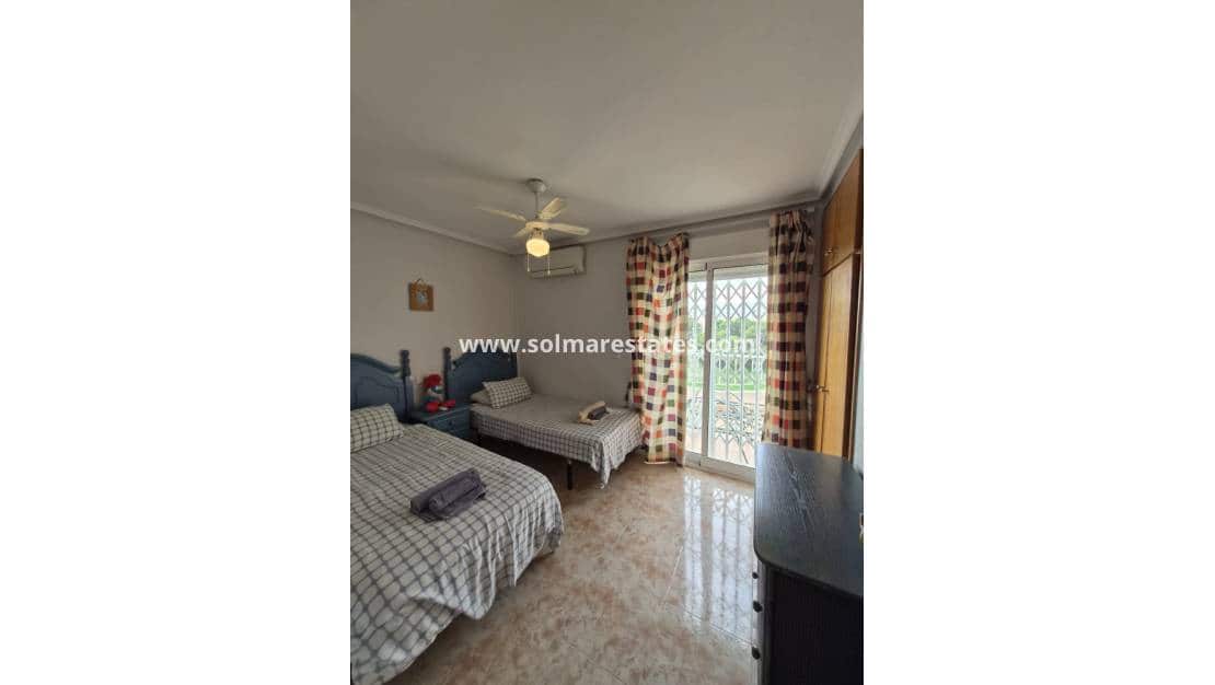 Casa de 5 habitaciones en Playa Flamenca en venta con piscina - 278.000 € (Ref: 9462673)