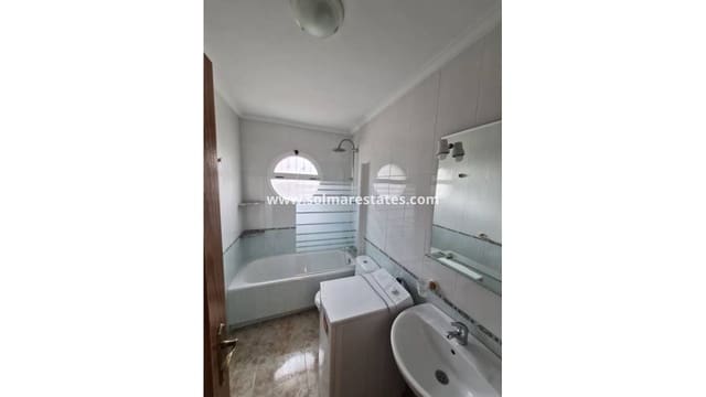 5 soverom Hus til salgs i Playa Flamenca, Orihuela med svømmebasseng - € 278 000 (Ref: 9462673)